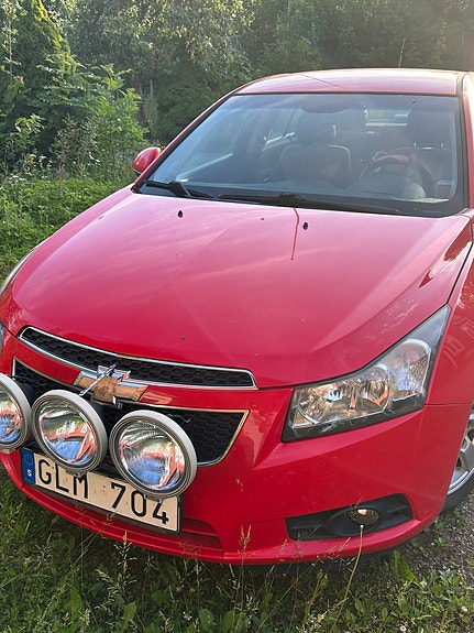 Chevrolet Cruze 2 of 4
