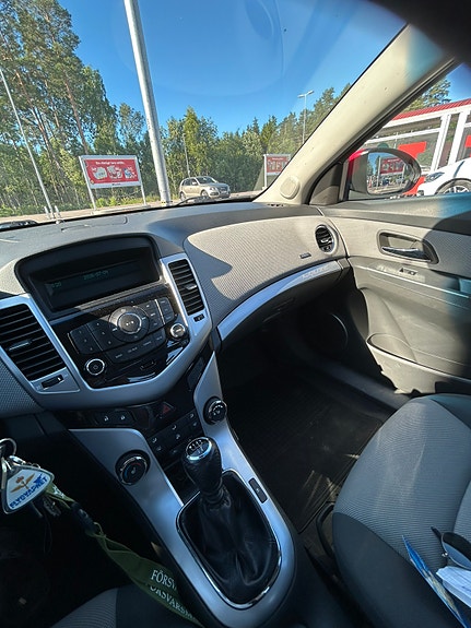Chevrolet Cruze 3 of 4