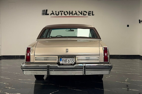 Oldsmobile Ninety-Eight 5 of 18