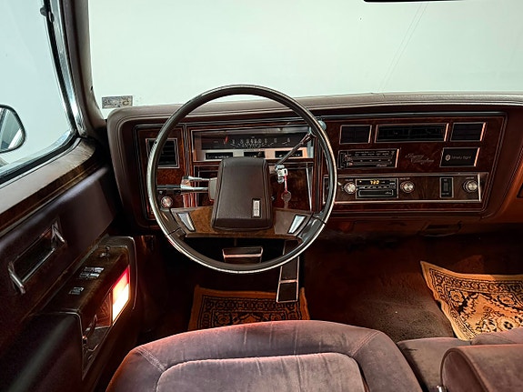 Oldsmobile Ninety-Eight 15 of 18