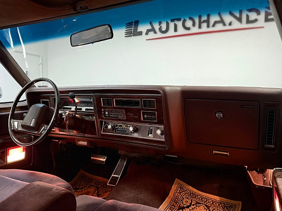 Oldsmobile Ninety-Eight 9 of 18