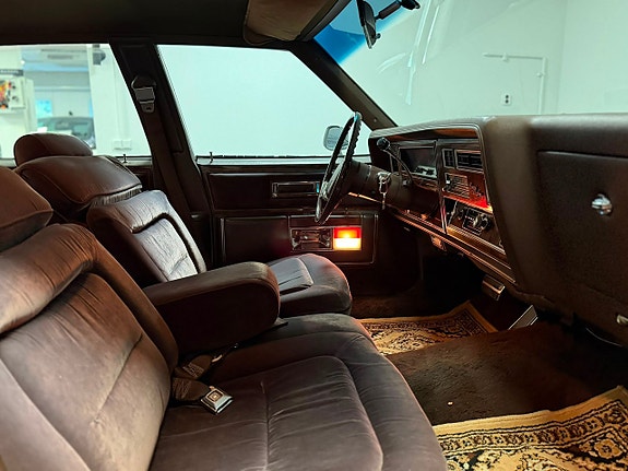 Oldsmobile Ninety-Eight 13 of 18