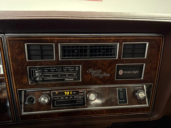 Oldsmobile Ninety-Eight 12 of 18