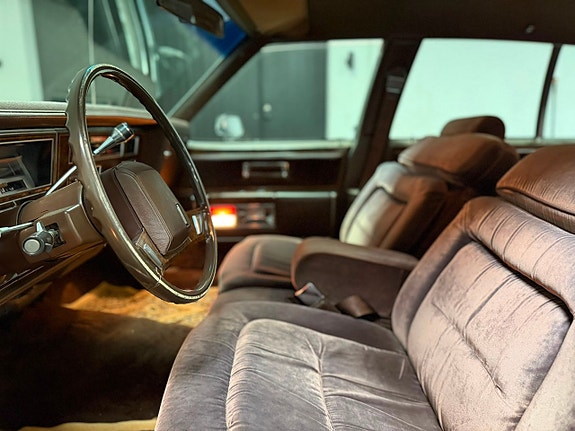 Oldsmobile Ninety-Eight 7 of 18