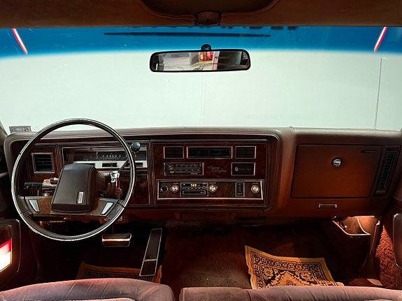 Oldsmobile Ninety-Eight 18 of 18