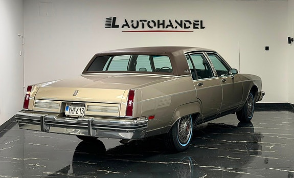Oldsmobile Ninety-Eight 6 of 18