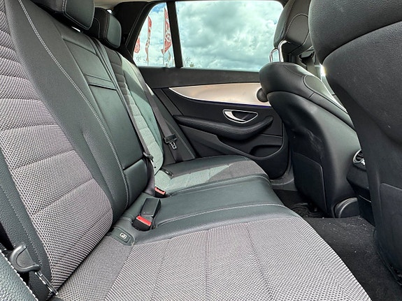 Mercedes-Benz E200 14 of 14