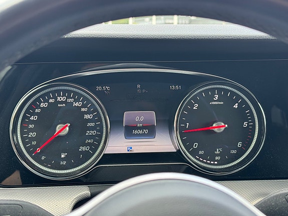 Mercedes-Benz E200 10 of 14