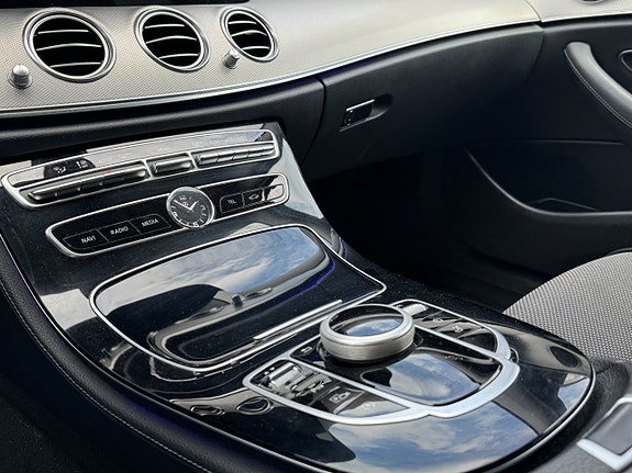 Mercedes-Benz E200 7 of 14