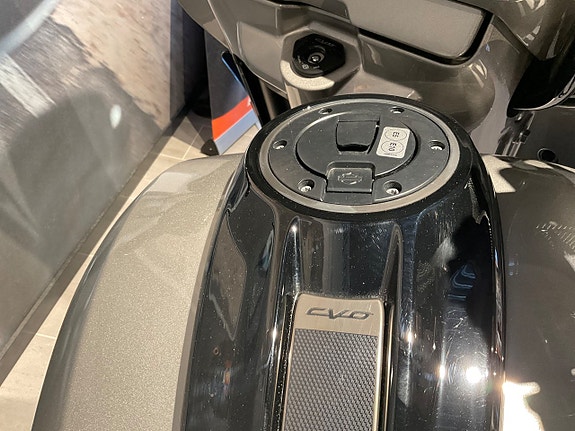 Harley-Davidson CVO STREETGLIDE 11 of 11