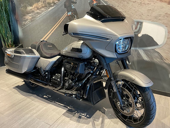 Harley-Davidson CVO STREETGLIDE 3 of 11