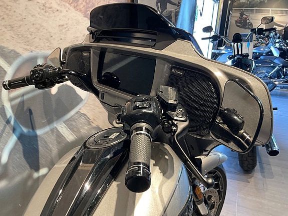 Harley-Davidson CVO STREETGLIDE 8 of 11