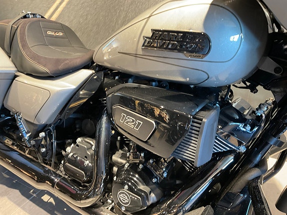 Harley-Davidson CVO STREETGLIDE 4 of 11