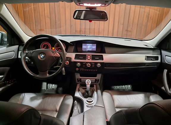 BMW 523i 8 of 30