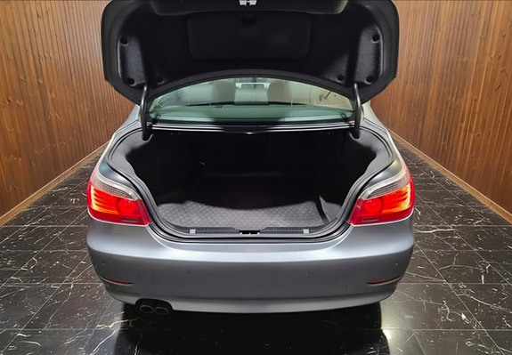BMW 523i 5 of 5