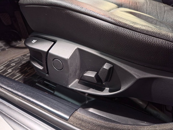 BMW 523i 18 of 30