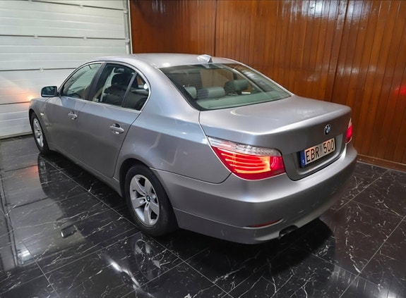 BMW 523i 4 of 5