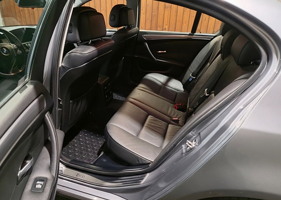 BMW 523i 7 of 30