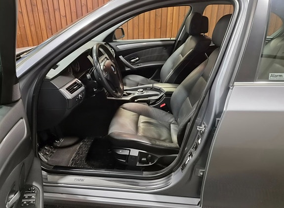 BMW 523i 6 of 30