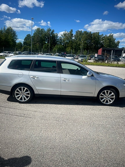 Volkswagen Passat 4 of 13