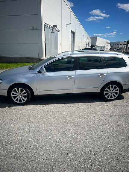 Volkswagen Passat 2 of 13
