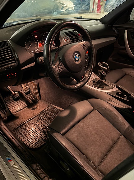 BMW 118d 3 of 5