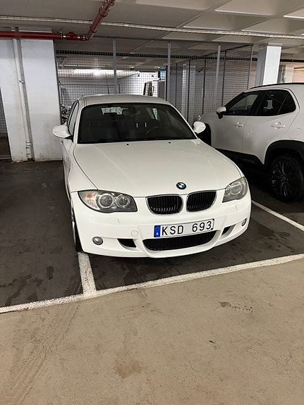BMW 118d 2 of 5