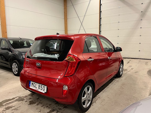 Kia Picanto 3 of 5
