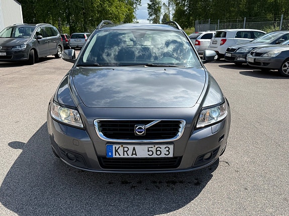 Volvo V50 2 of 5