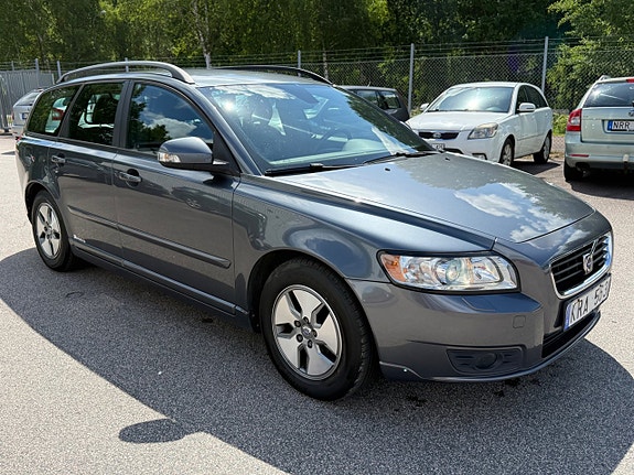 Volvo V50 3 of 5