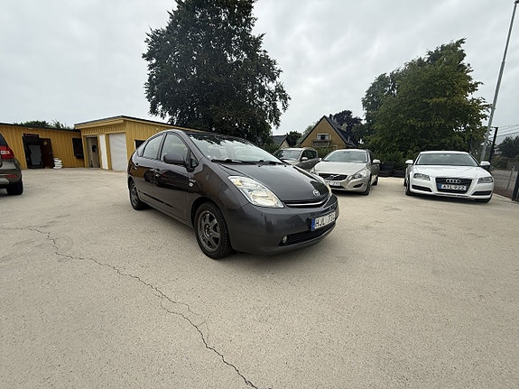 Toyota Prius 3 of 13