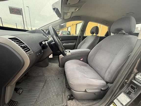 Toyota Prius 11 of 13