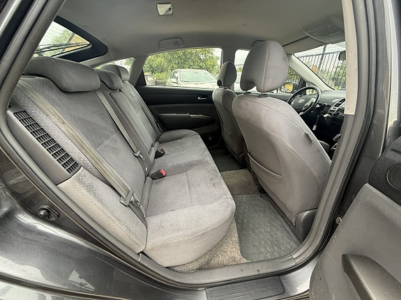 Toyota Prius 13 of 13