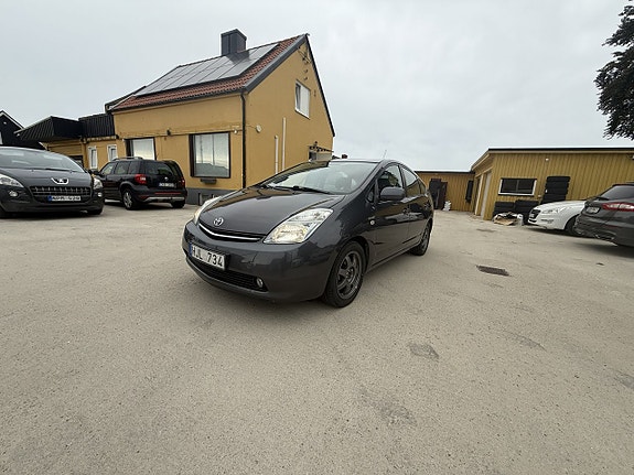 Toyota Prius 2 of 13