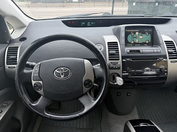 Toyota Prius 10 of 13