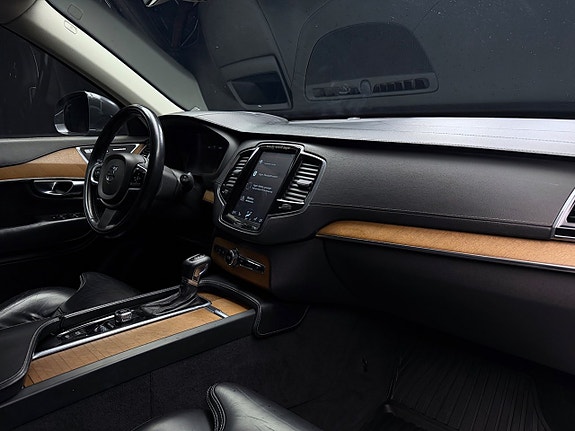 Volvo XC90 15 of 30
