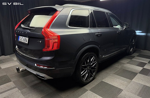 Volvo XC90 5 of 30