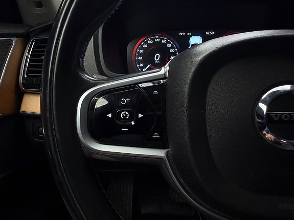 Volvo XC90 25 of 30