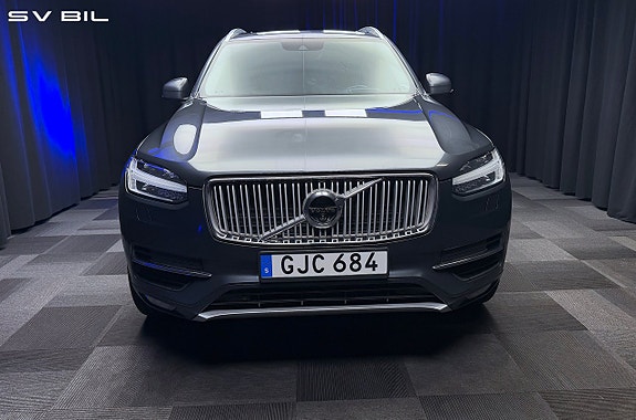 Volvo XC90 2 of 30