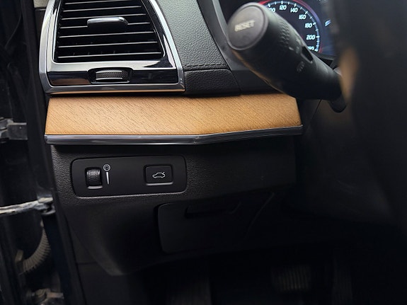 Volvo XC90 24 of 30