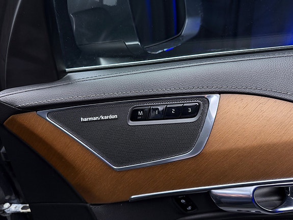 Volvo XC90 16 of 30