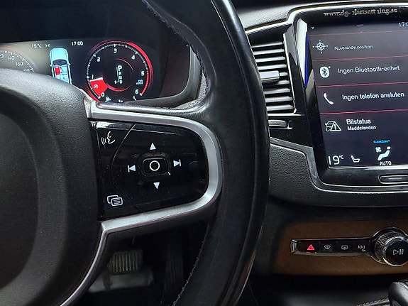 Volvo XC90 27 of 30