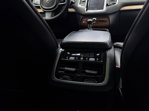 Volvo XC90 17 of 30