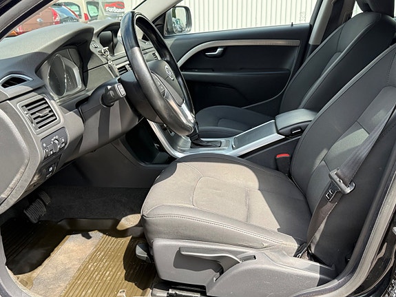 Volvo XC70 8 of 19