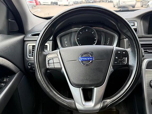 Volvo XC70 11 of 19