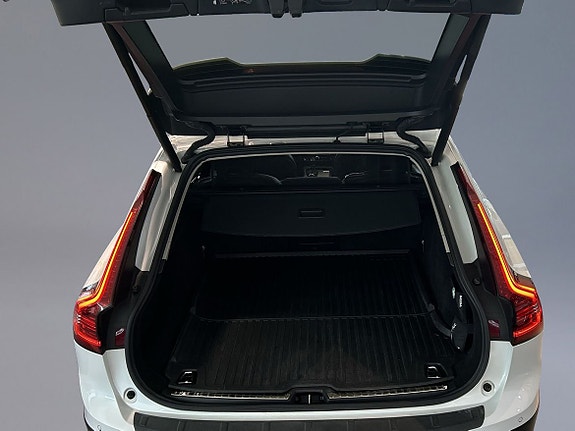 Volvo V90 Cross Country 9 of 11