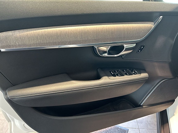 Volvo V90 Cross Country 11 of 11