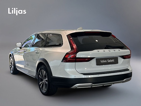 Volvo V90 Cross Country 4 of 11