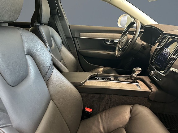 Volvo V90 Cross Country 7 of 11