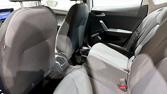 Seat Arona 11 of 18